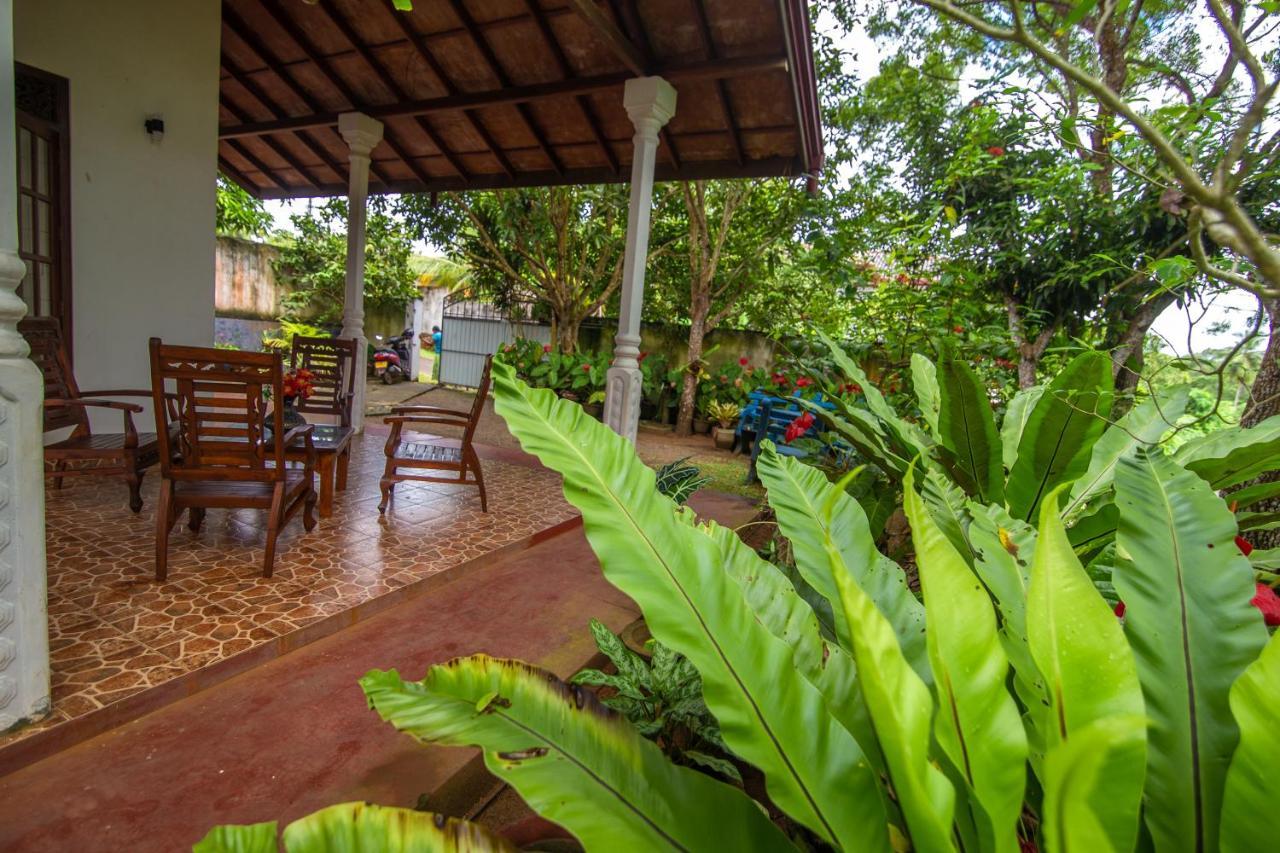 Mountain Gem Villa Хиккадува Экстерьер фото